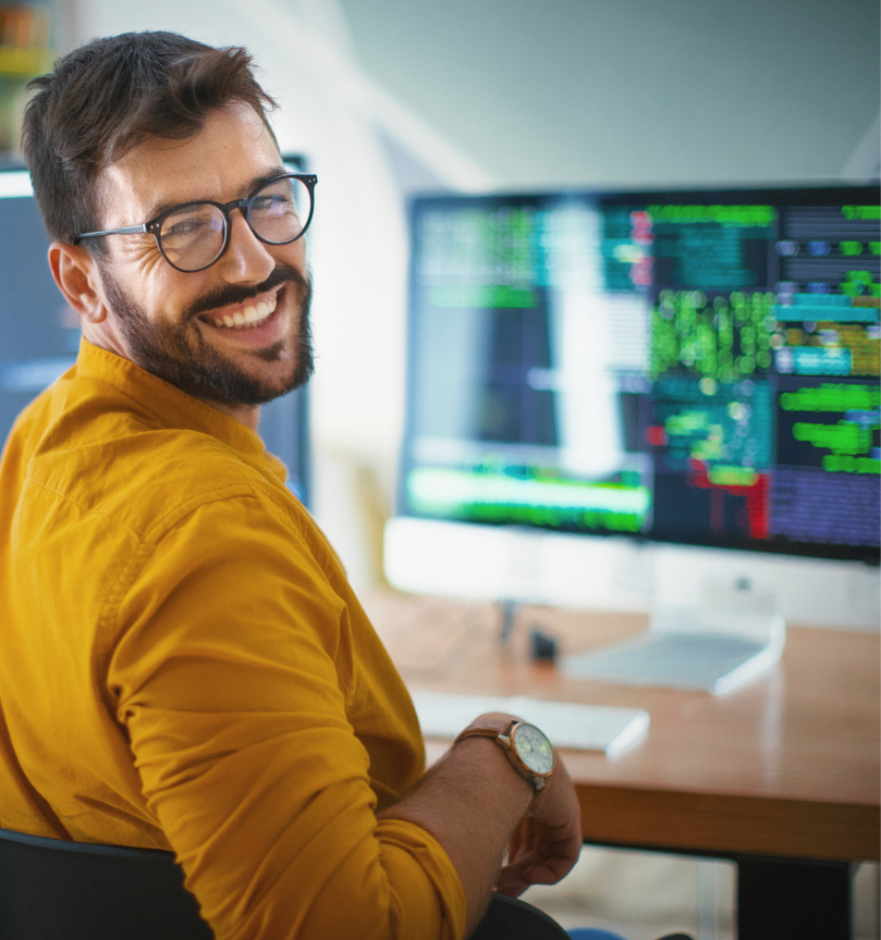 Desenvolvedor Full-Stack trabalhando